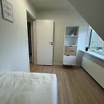 The Butterfly - House In For 7 Persons With Luxury Rooftop Deck & Free Parking アパート *