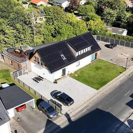 The Butterfly - House In For 7 Persons With Luxury Rooftop Deck & Free Parking Odense