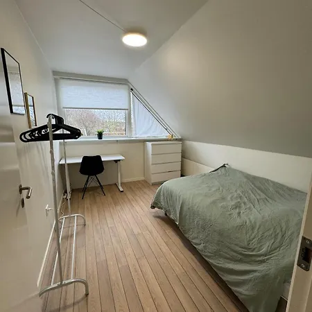 The Butterfly - House In For 7 Persons With Luxury Rooftop Deck & Free Parking Apartman