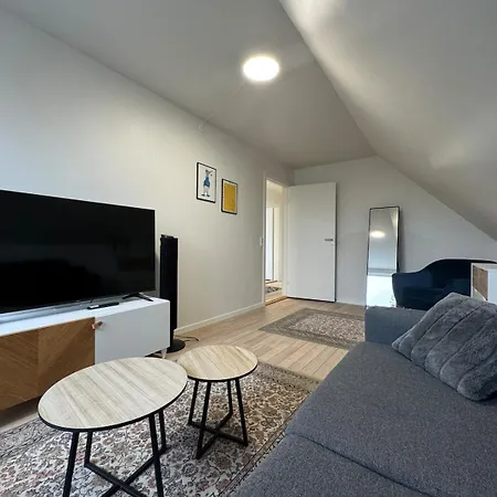 The Butterfly - House In For 7 Persons With Luxury Rooftop Deck & Free Parking *