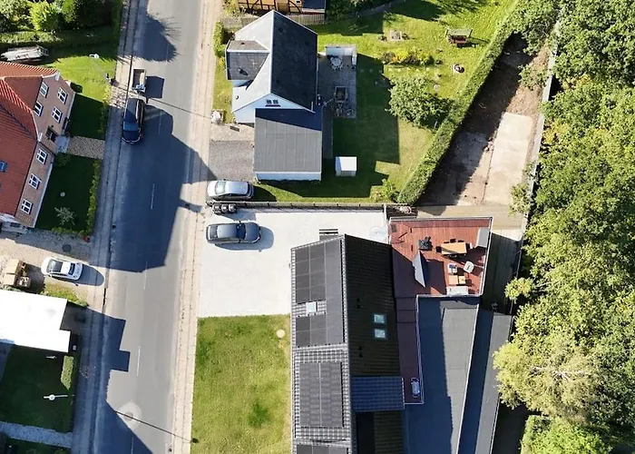 The Butterfly - House In For 7 Persons With Luxury Rooftop Deck & Free Parking