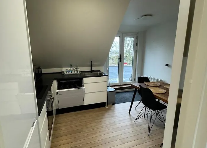 The Butterfly - House In For 7 Persons With Luxury Rooftop Deck & Free Parking *