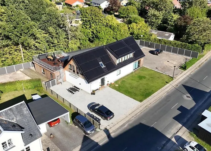 The Butterfly - House In For 7 Persons With Luxury Rooftop Deck & Free Parking Odense