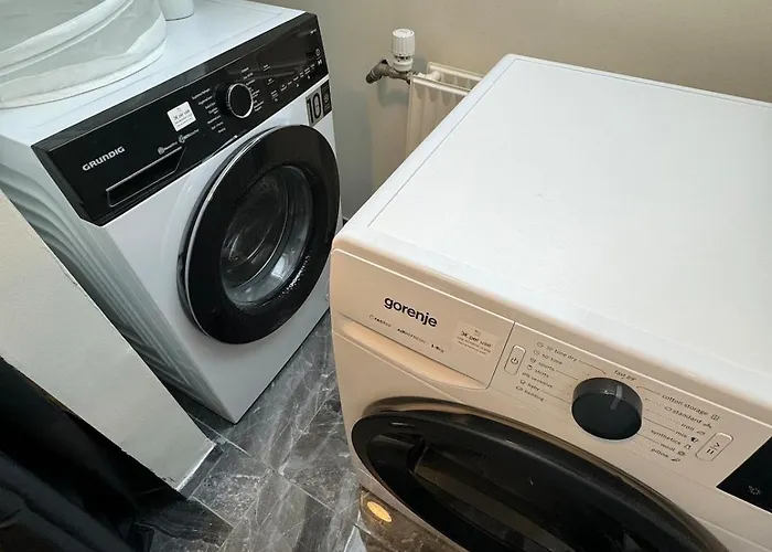 The Butterfly - House In For 7 Persons With Luxury Rooftop Deck & Free Parking