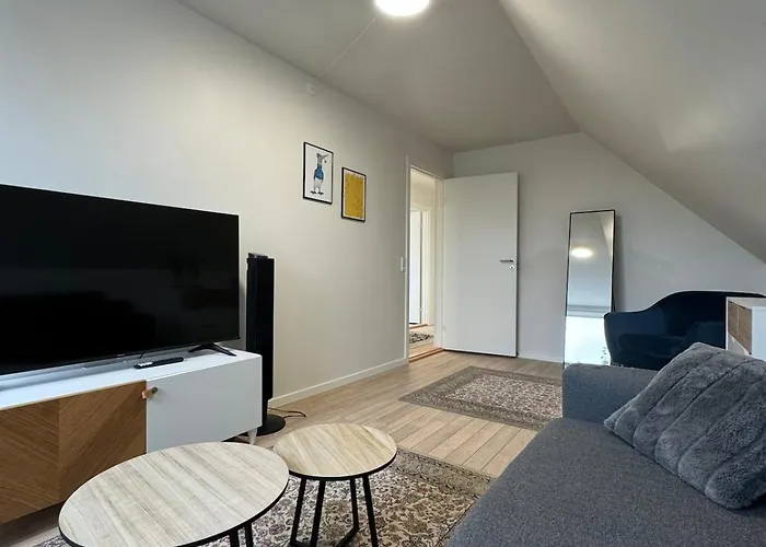 The Butterfly - House In For 7 Persons With Luxury Rooftop Deck & Free Parking *